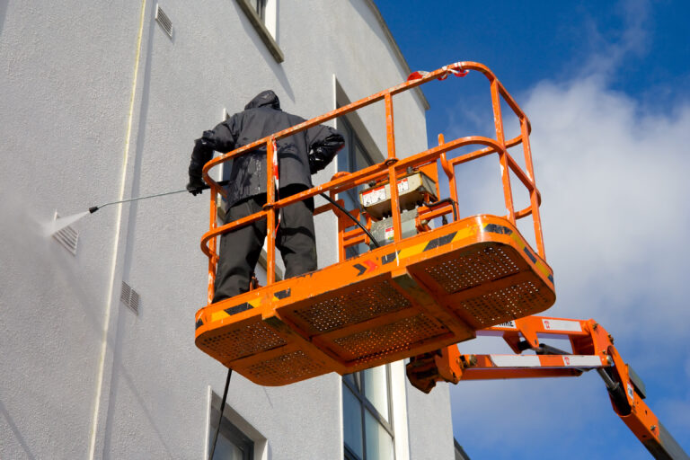 Arbeitsbühnen für die Gebäudereinigung